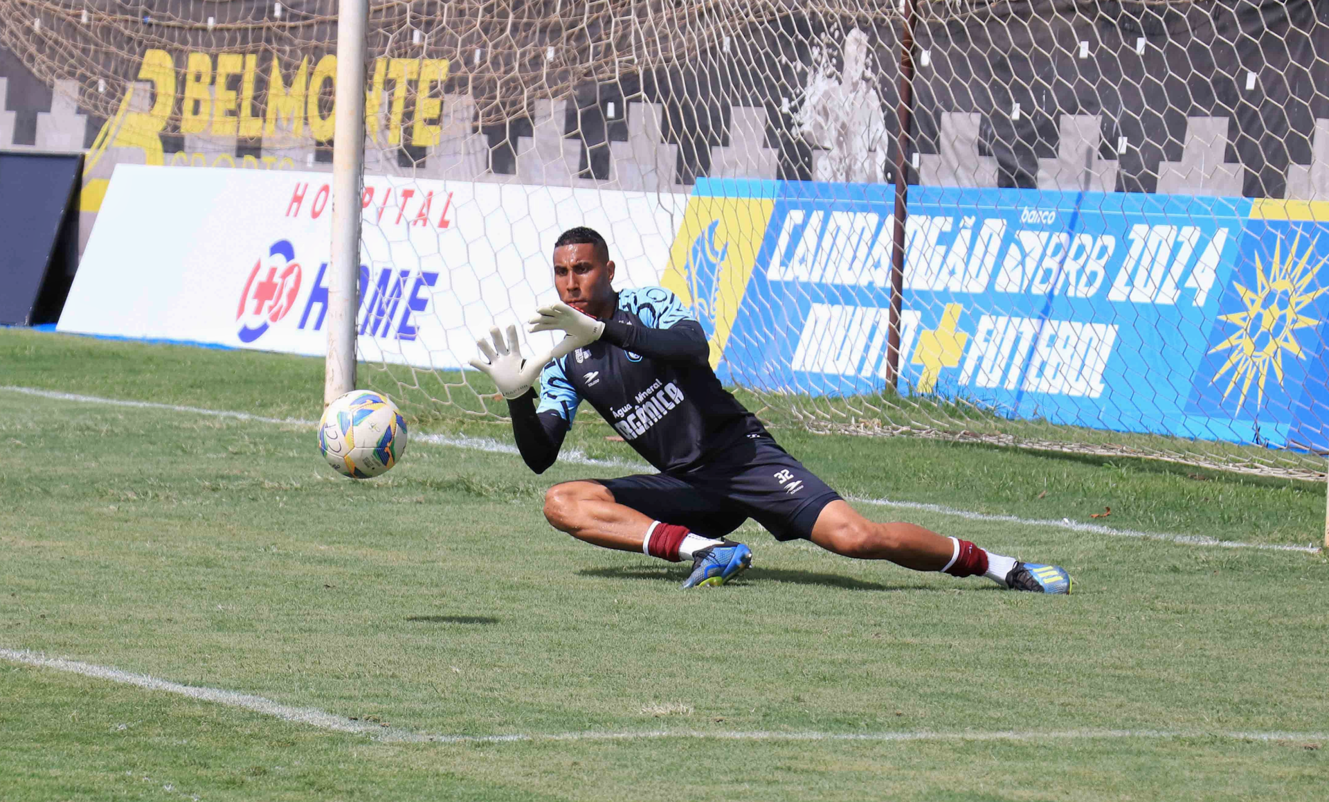 Goleiro Luan Santos, do Capital Clube de Futebol