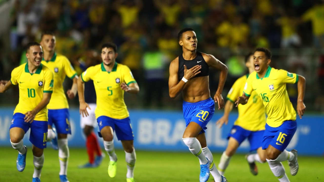 Copa do Mundo Sub-17: Brasil vence México de virada, com gol nos