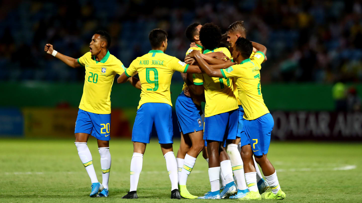 Brasil derrota Angola, avança em primeiro lugar e aguarda adversário das  oitavas