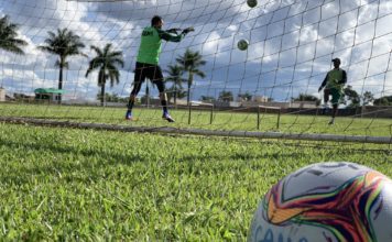 Por atrasados, jogadores do Gama paralisam treinamentos por um dia