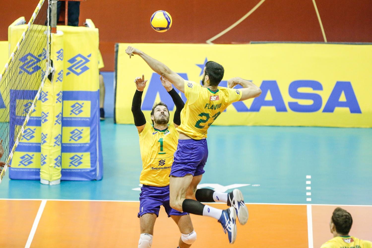 Inspirada pela Liga das Nações, CBV traz oficina de vôlei ao DF