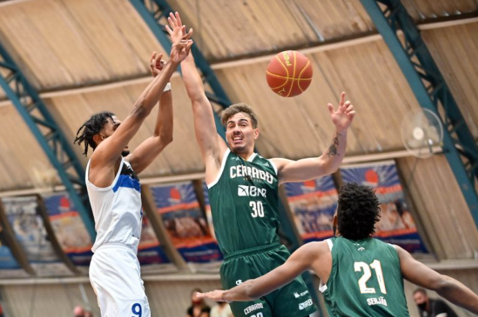 São Paulo vence o Cerrado Basquete e assume a liderança do NBB