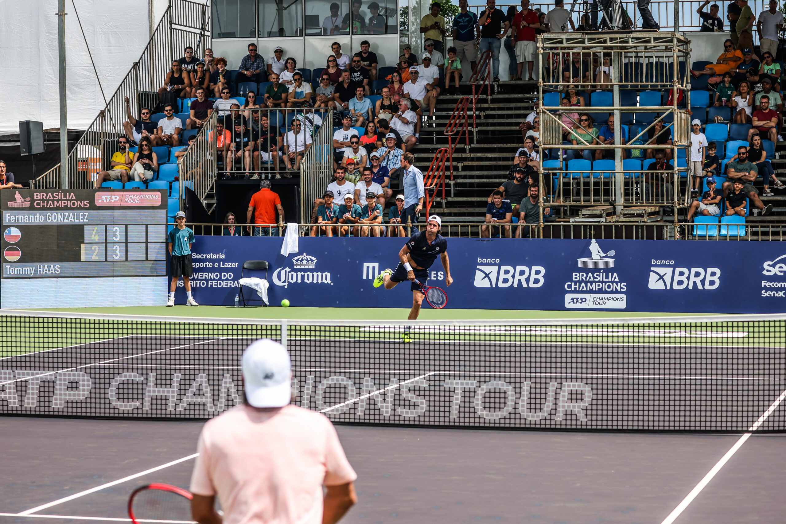 Brasília Champions Tour agita Arena BRB com partidas de tênis