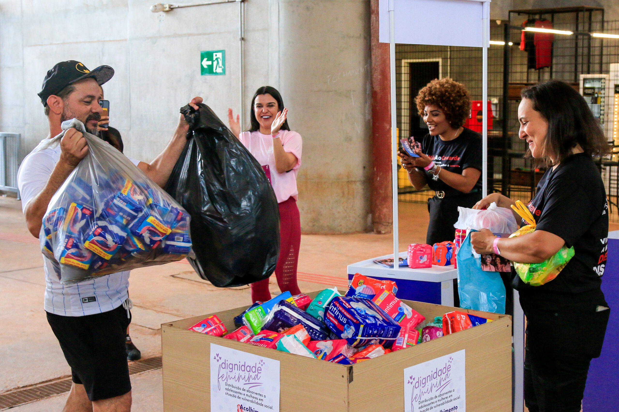 Ação social arrecada mais de mil pacotes de absorventes na final do Candangão Feminino