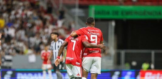 Com segundo tempo eletrizante, Botafogo e Internacional empatam no Mané Botafogo x inter
