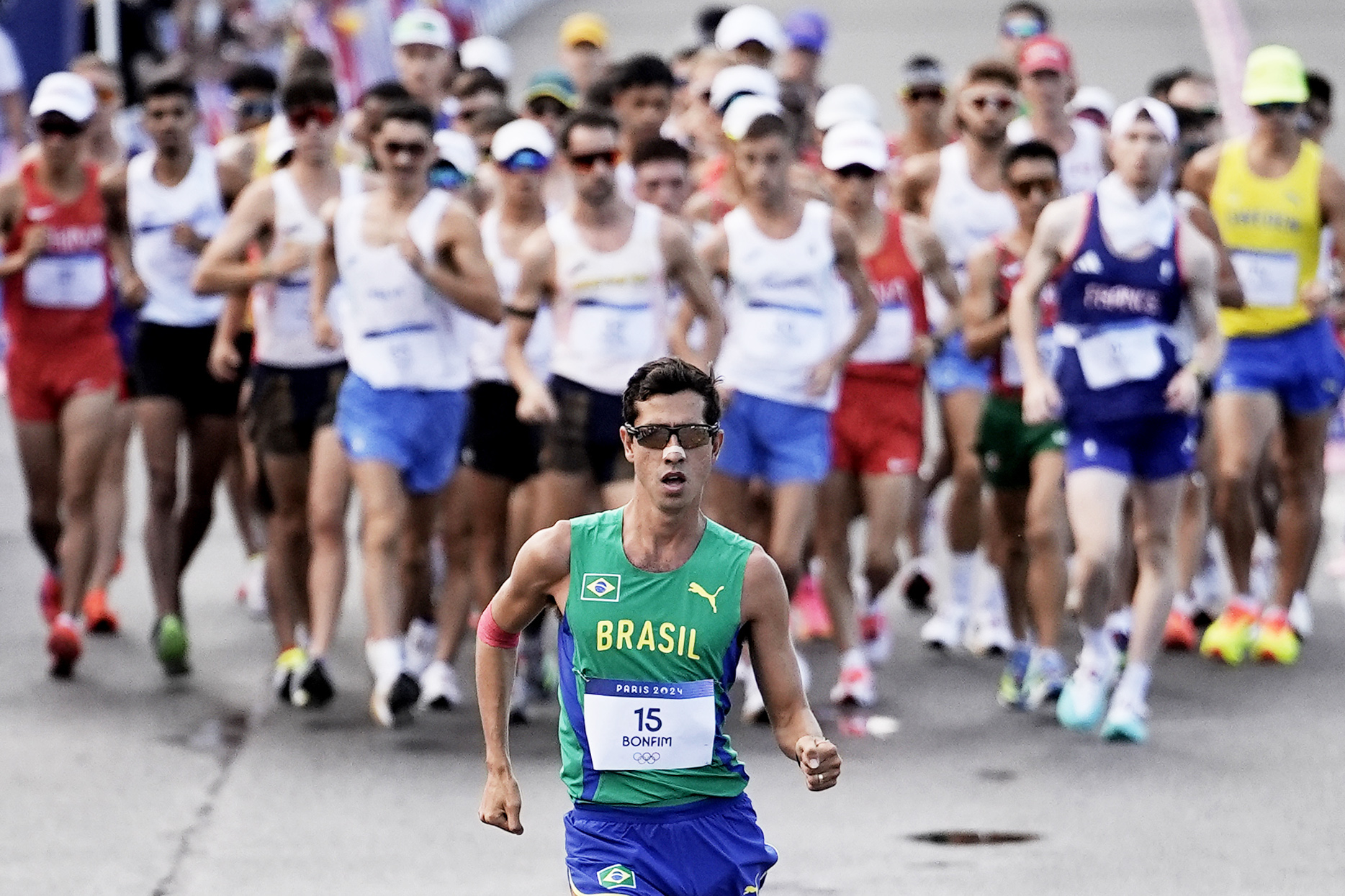 Jogos Olímpicos Paris 2024 - Marcha atlética 20km masculino - Caio Bonfim medalhista de prata. Na foto, Bonfim marcha durante a prova - Olimpíadas