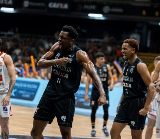 Brasília Basquete vence Caxias no estouro do cronômetro e avança no NBB Brasília Basquete