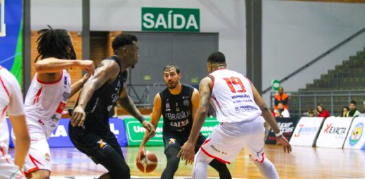 Brasília Basquete vence Caxias, faz 2 a 0 e se aproxima da classificação Brasília Basquete