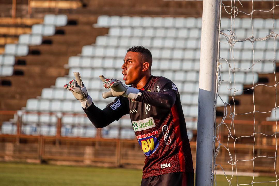 Novo goleiro do Capital