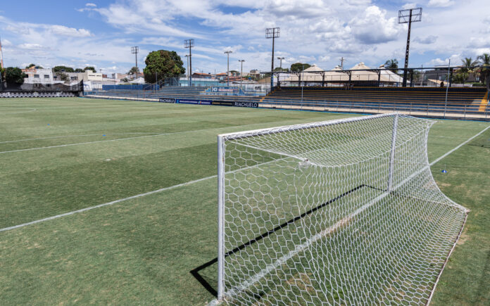 Estádio Ciro Machado do Espírito Santo - Defelê - Candangão - Campeonato Candango