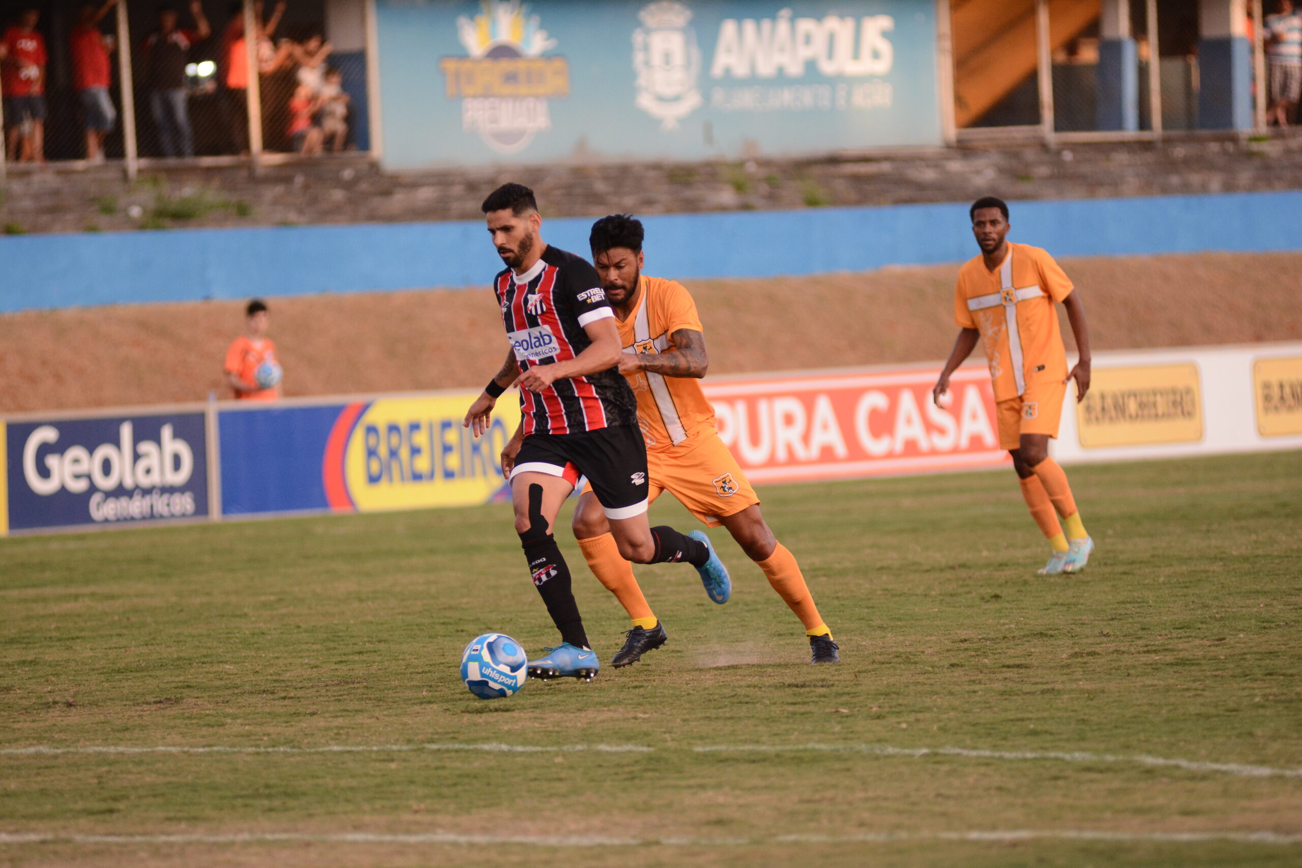 Empate entre Grêmio Anápolis e Iporá garante classificação do Brasiliense