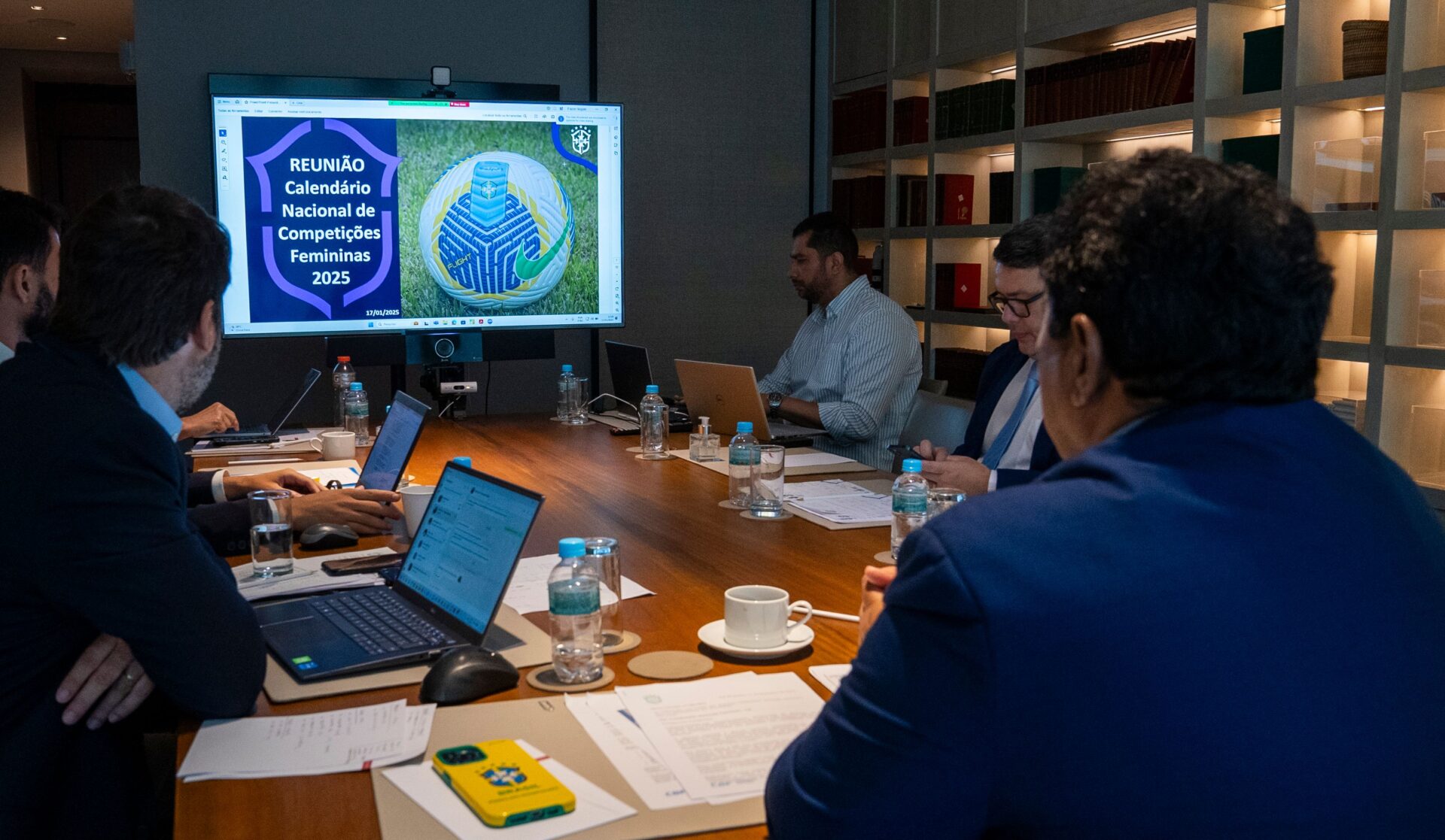 Reunião virtual sobre o futebol feminino