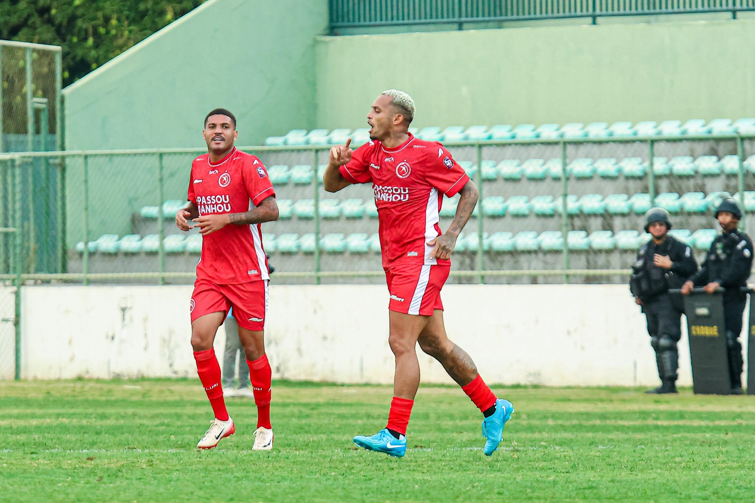 Clemente e Pedro comemorando gol pelo Brasília na Segundinha