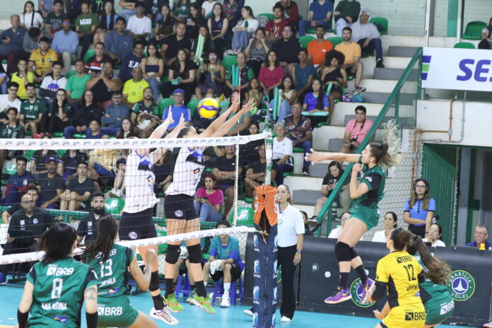 Brasília Vôlei x Pinheiros - Superliga Feminina