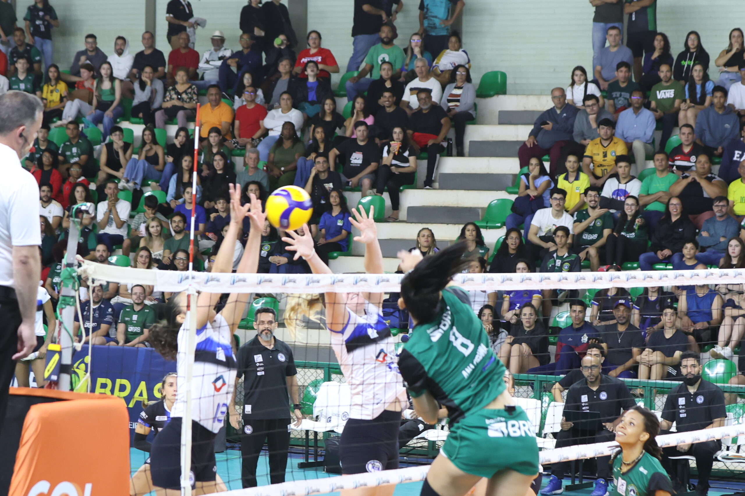 Brasília Vôlei x Pinheiros - Superliga Feminina