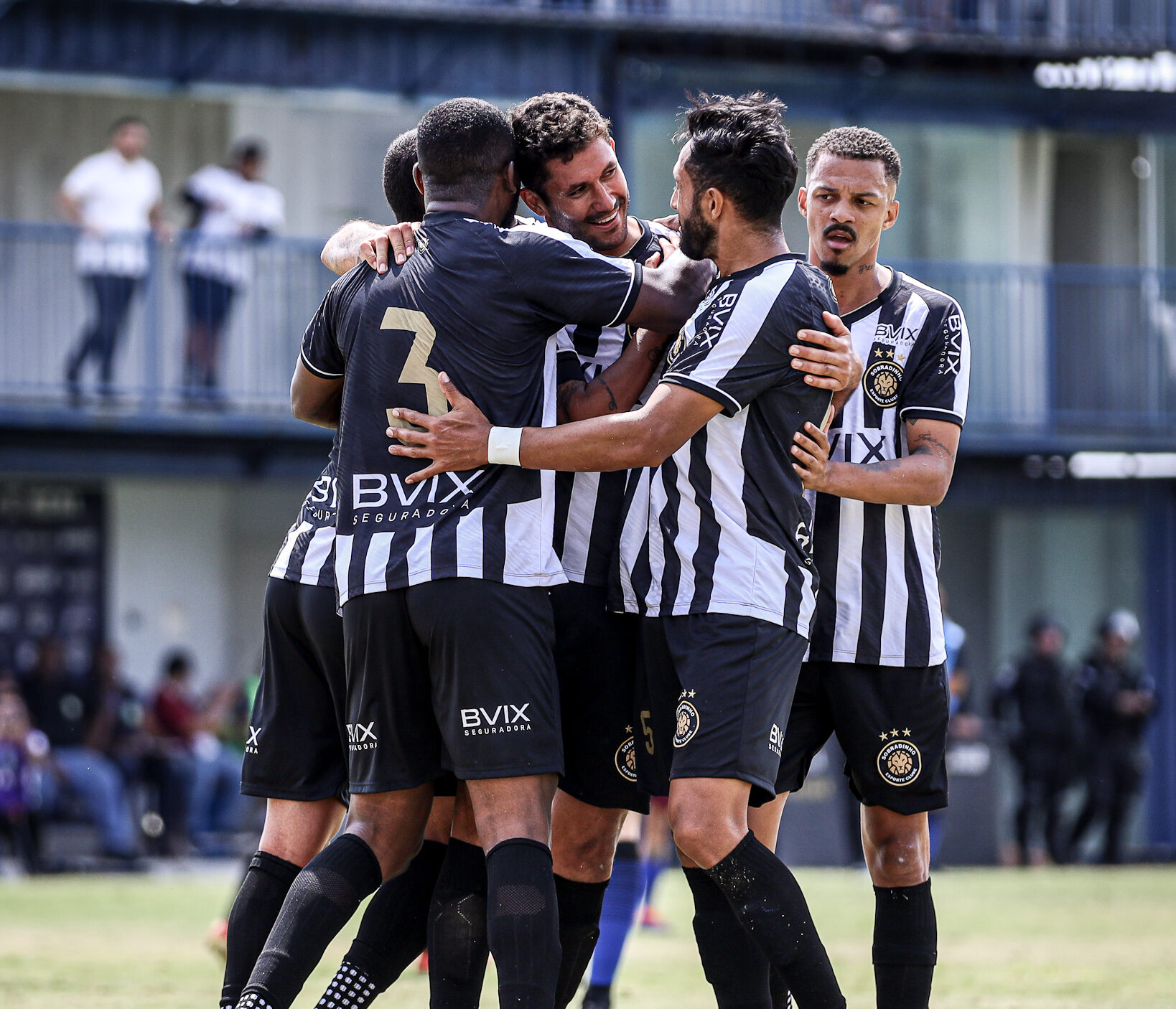 Jogadores comemorando gol do Sobradinho diante do Riacho City - Segundinha - Candangão Série B