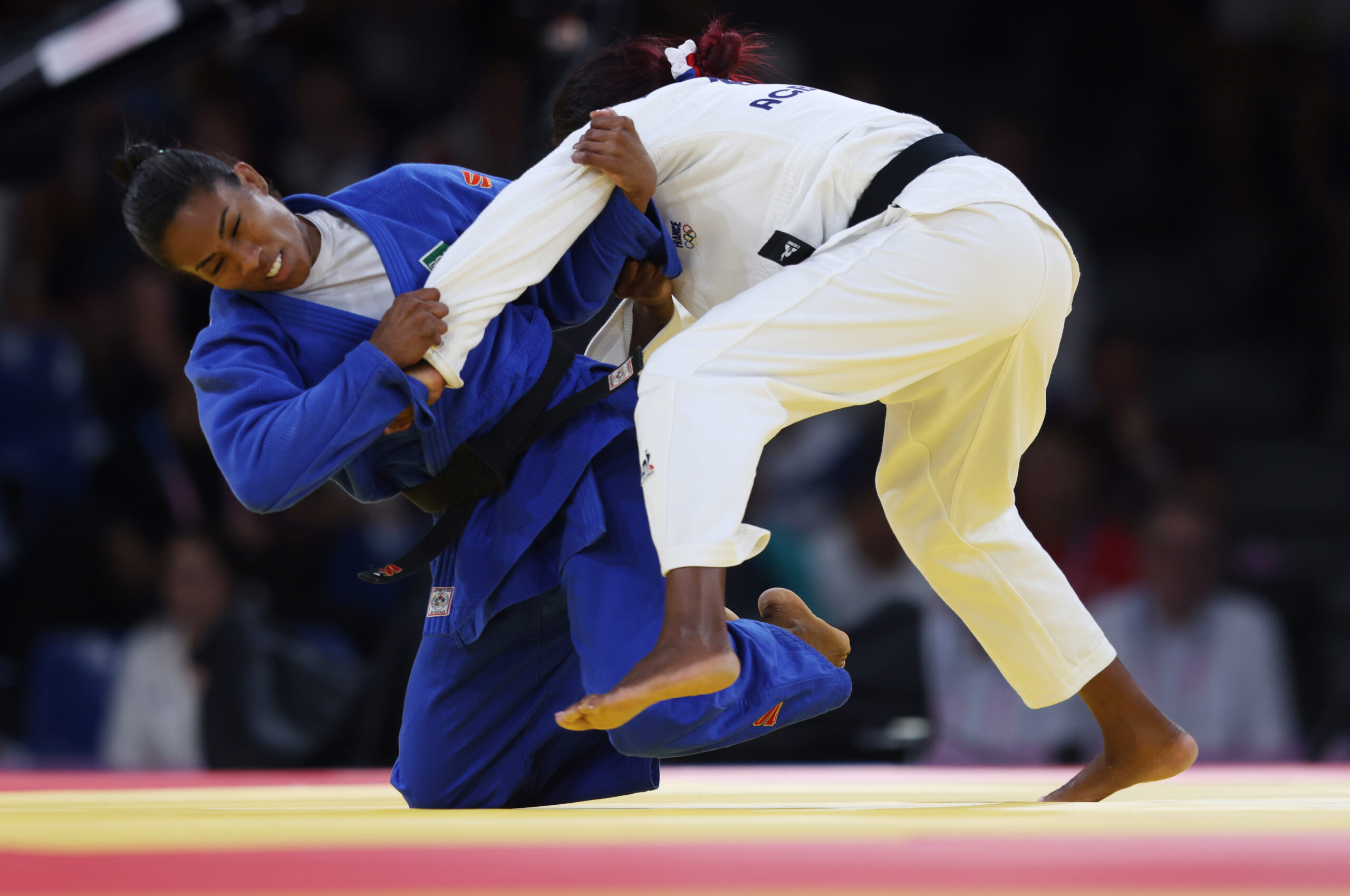 2024.07.30 - Jogos Olímpicos Paris 2024 - Judô feminino - Ketleyn Quadros (kimono azul) enfrenta Clarisse Agbegnenou, atleta da França, nas oitavas de final. Olimpíada - Olimpíadas