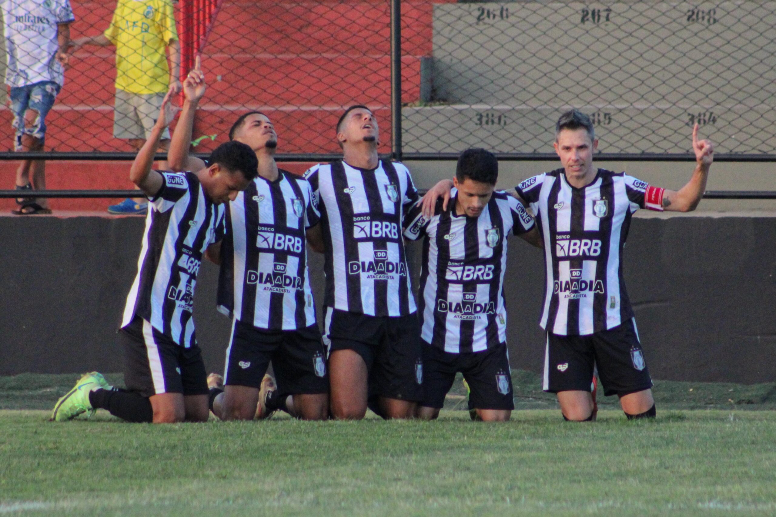 Imagem colorida mostra time do Ceilândia na Série D - Distrito do Esporte,