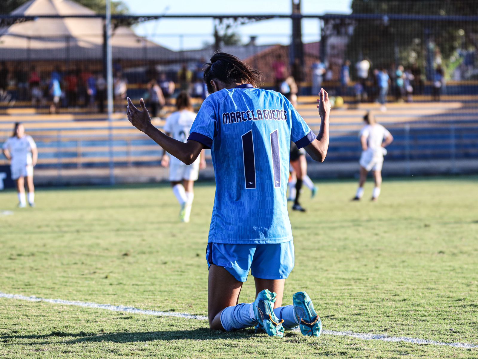 Marcela Guedes comemorando gol diante do Grêmio pela Série A1 do Campeonato Brasileiro Feminino