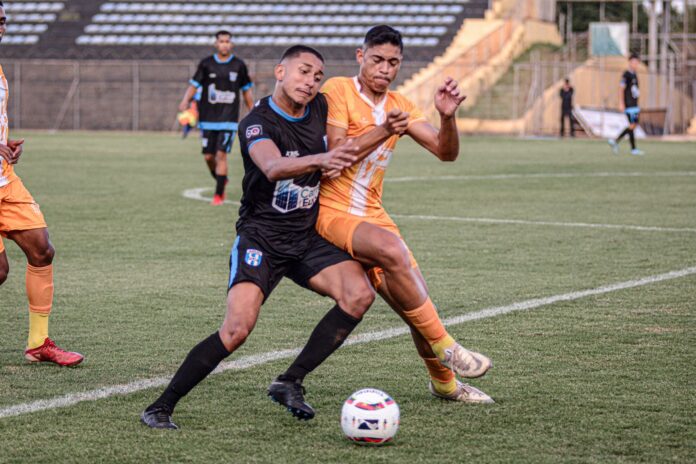 Brasiliense e Aruc duelam em confronto válido pela sexta rodada do Candanguinho