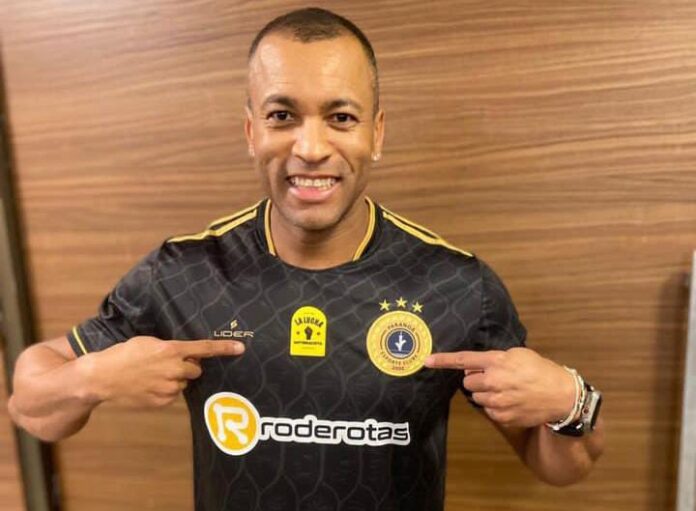 Nova camiseta do Paranoá com campanha antirracista