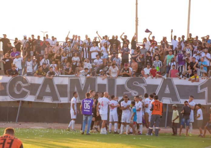 Torcida do Ceilândia no confronto diante do Vitóra-ES pela segunda fase da Série D do Campeonato Brasileiro
