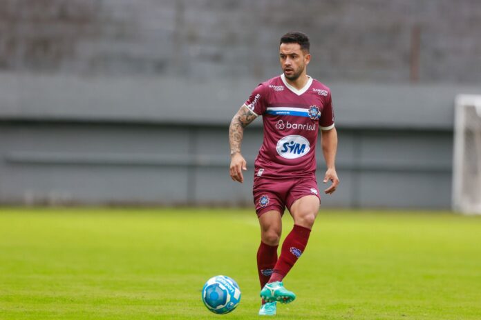 David Peninha - jogador do Caxias que enfrentará o Ceilândia na Série D do Campeonato Brasileiro