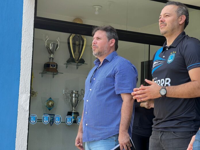 Gustavo Cartaxo ao lado de Godofredo Gonçalves - Capital Clube de Futebol