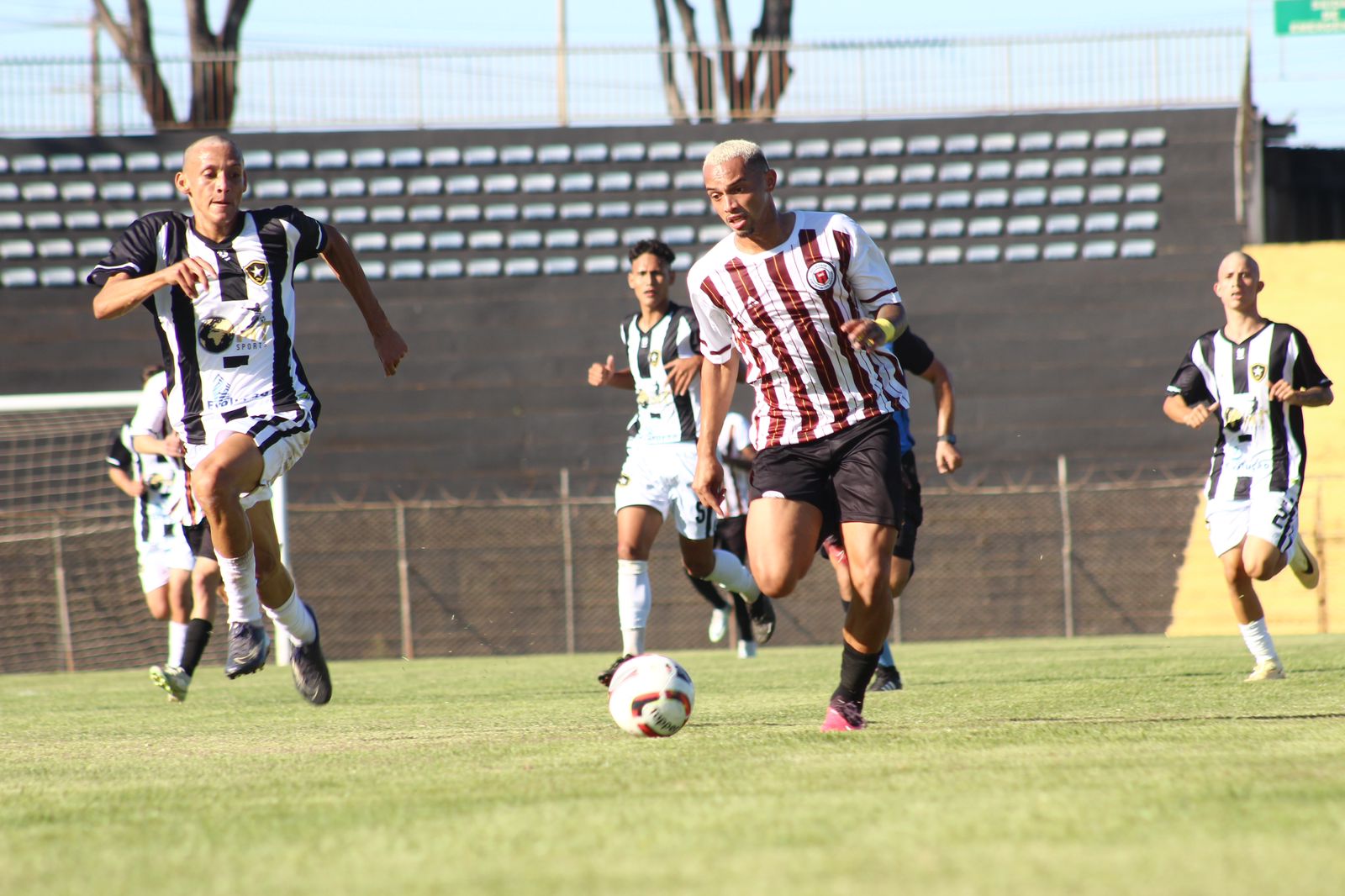 Felipe Clemente marca quatro vezes na goleada do Ceilandense sobre o Botafogo por 7 a 0 pela segunda rodada da Segundinha - Segunda Divisão do Campeonato Candango