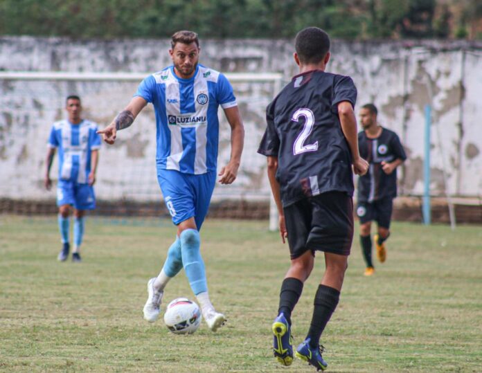 Rodrigo Menezes, jogador e dirigente do Luziânia hogando pela Segundinha