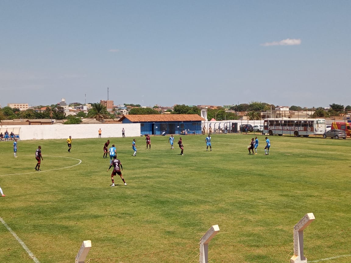 Após marcar dois gols pelo Goiás e deixar o campo de ambulância