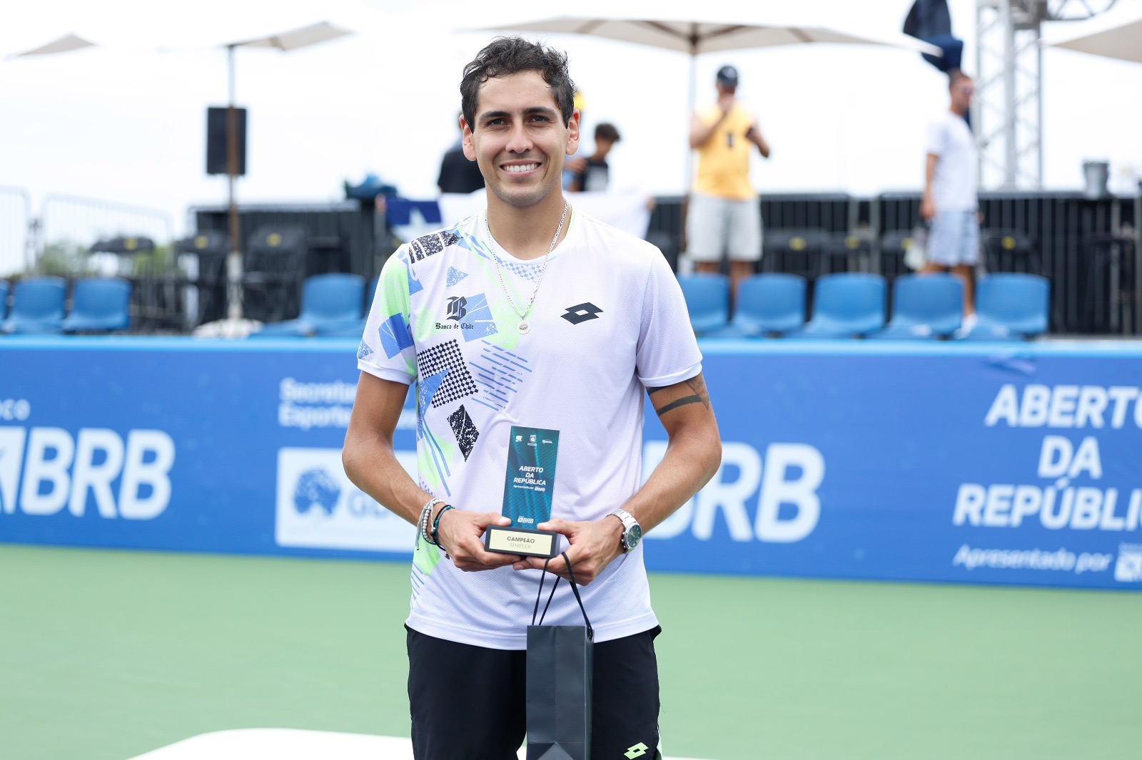 Alejandro Tabilo, do Chile, campeão do Aberto da República