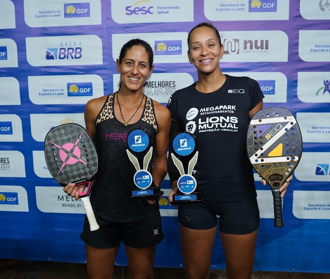 Joana Cortez e Grazieli Silva, campeãs da categoria feminina na Brasília Super Cup - Beach Tennis