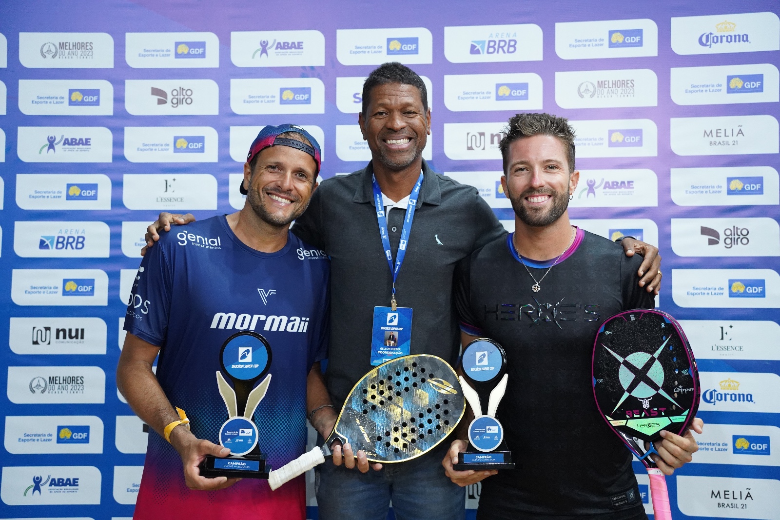 Vini Font e Diego Bollettinari campeões da categoria masculina do Brasília Super Cup - Beach Tennis