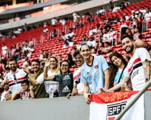 Torcedores do São Paulo na Arena BRB Mané Garrincha