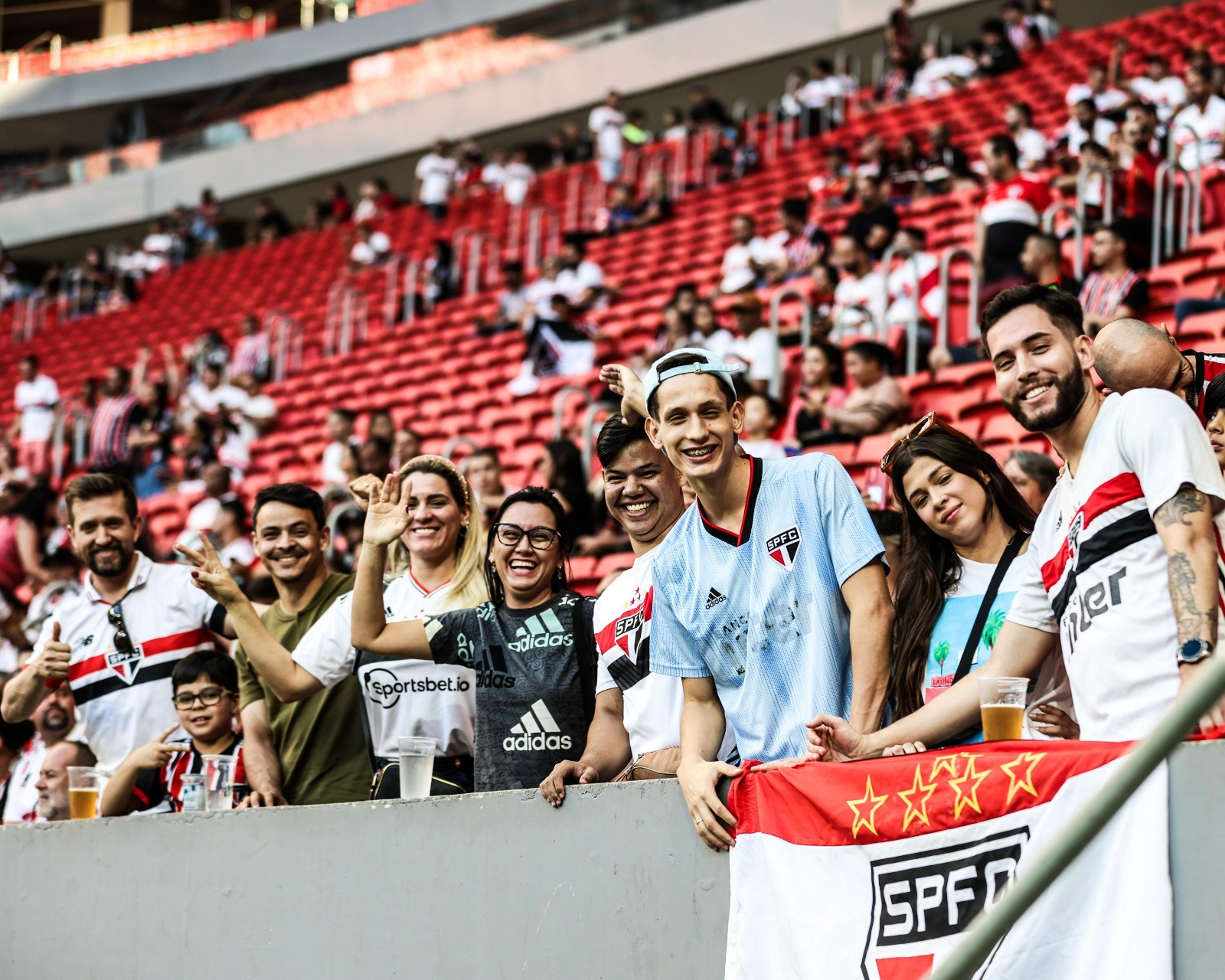 Torcedores do São Paulo na Arena BRB Mané Garrincha