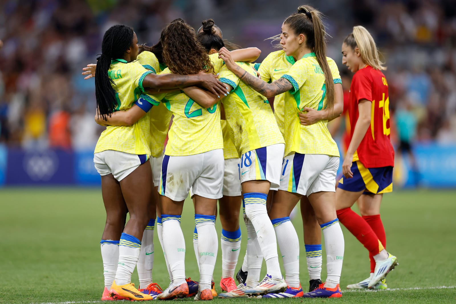 Jogadoras do Brasil comemorando gol da seleção em cima da Espanha - Olimpíadas - Olimpíada de Paris 2024 - Jogos Olímpicos de Paris 2024