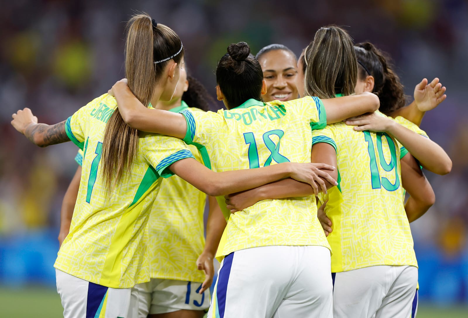 Jogadoras do Brasil comemorando gol da seleção em cima da Espanha - Olimpíadas - Olimpíada de Paris 2024 - Jogos Olímpicos de Paris 2024