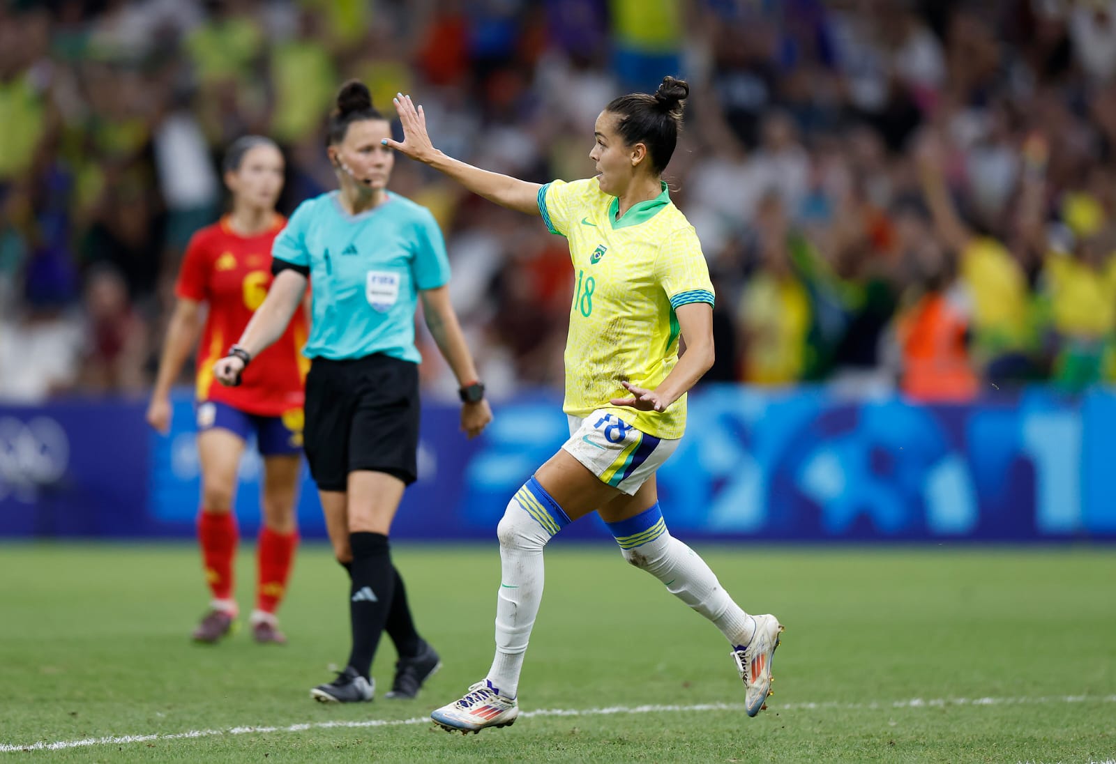 Gabi Portilho comemorando gol em cima da Espanha na vitória do Brasil na Olimpíada de Paris 2024 - Olimpíadas - Jogos Olímpicos