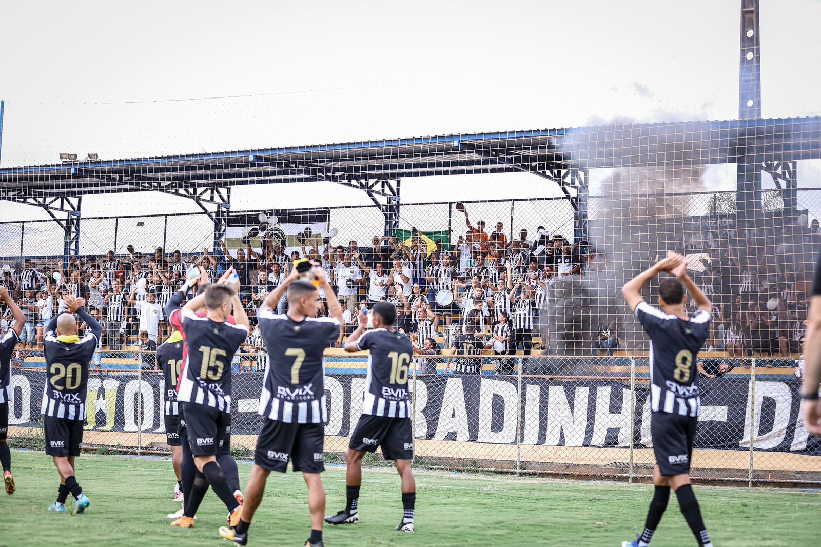 Torcedores do Sobradinho presentes no Estádio Defelê - Sobradinho x SESP Brasília - Segundinha - Segunda Divisão do Campeonato Candango - Candangão Série B