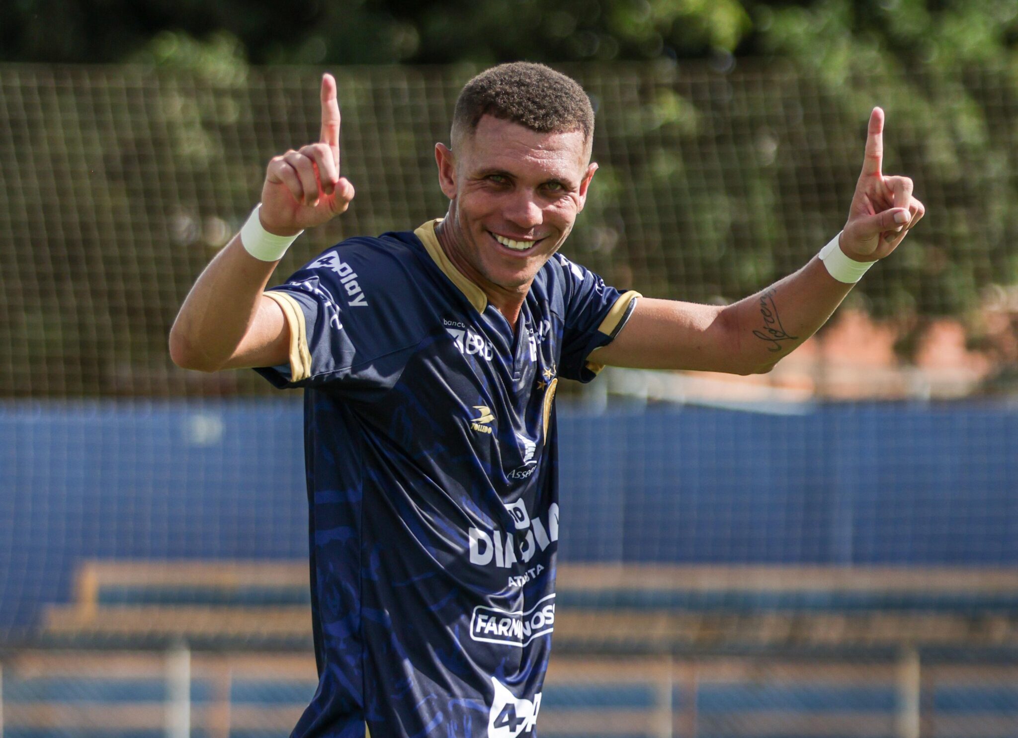 Russo comemorando o gol pelo Paranoá - Candangão 2025