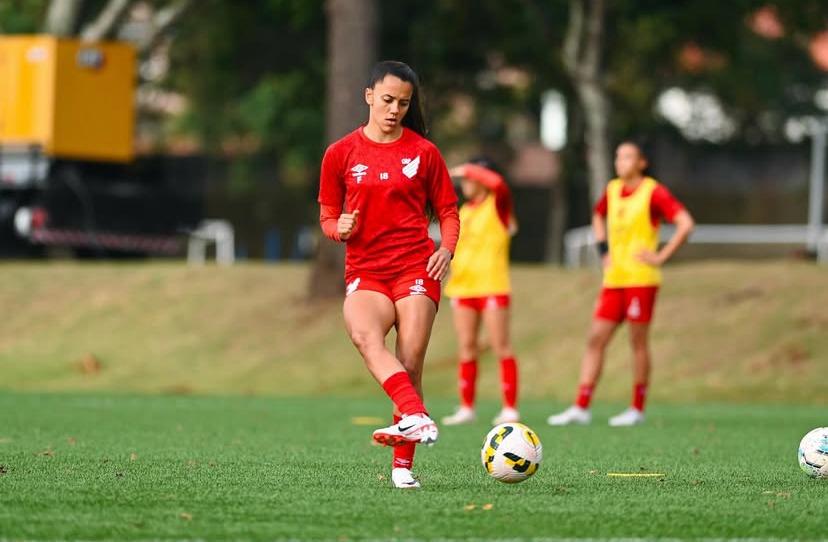 Esther - ex-atleta do Athletico Paranaense e novo reforço do Minas Brasília para 2025