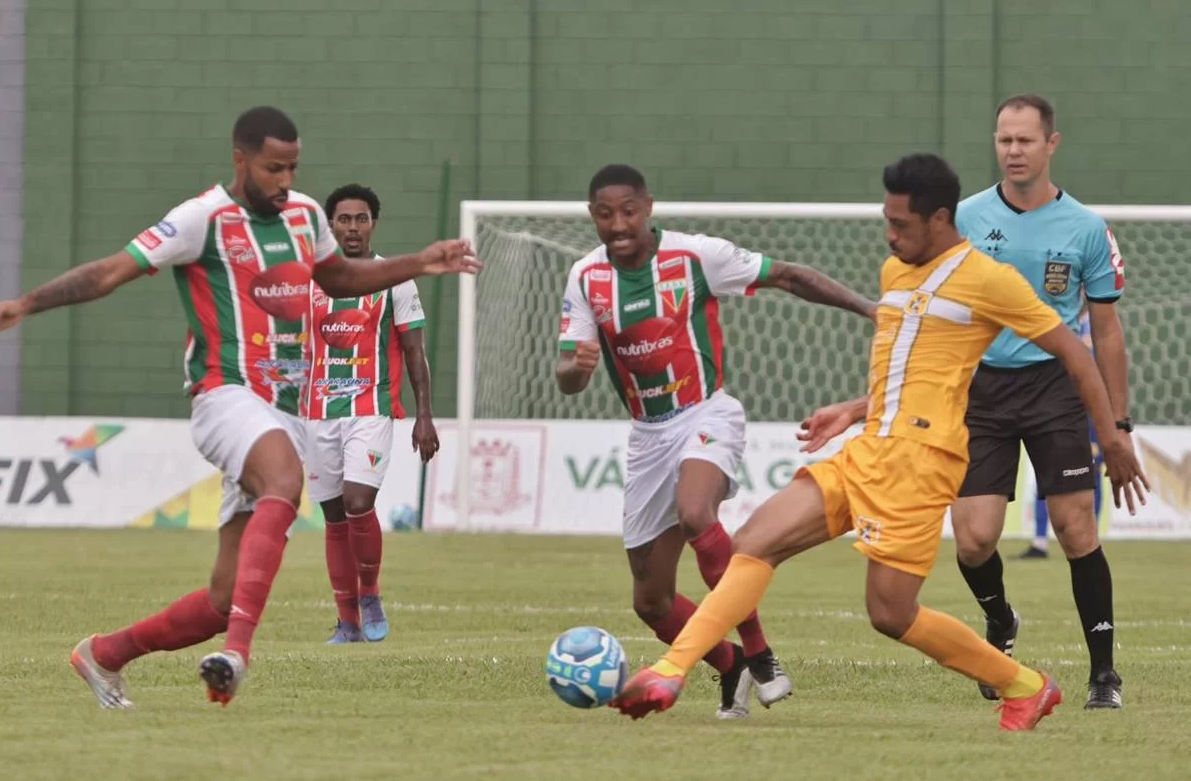 Hernane Brocador no jogo diante do Operário pela Série D