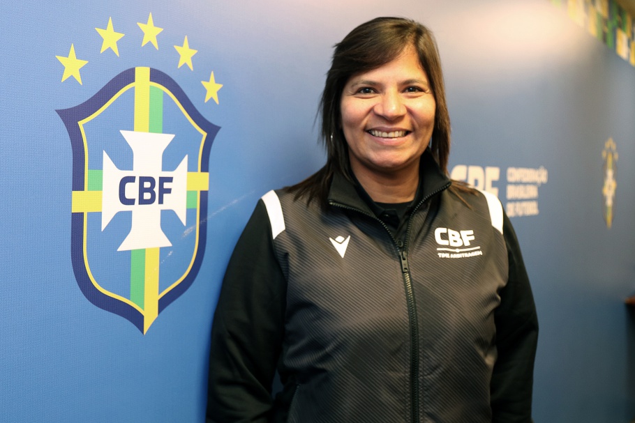 Regildenia ex-árbitra e primeira mulher a compor a Comissão de Arbitragem da CBF. Ela será Coordenadora no Curso FIFA - Rap Feminino 2023